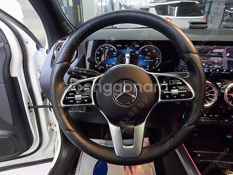 벤츠 GLA 중고 벤츠 GLA클래스 중고 흰색 2021년식 35,744km GLA220 중고차구매--9